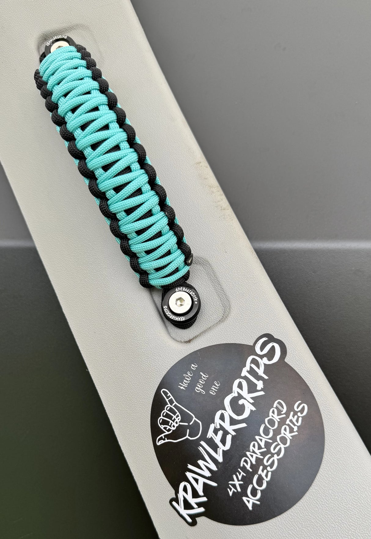 Turquiose paracord handle