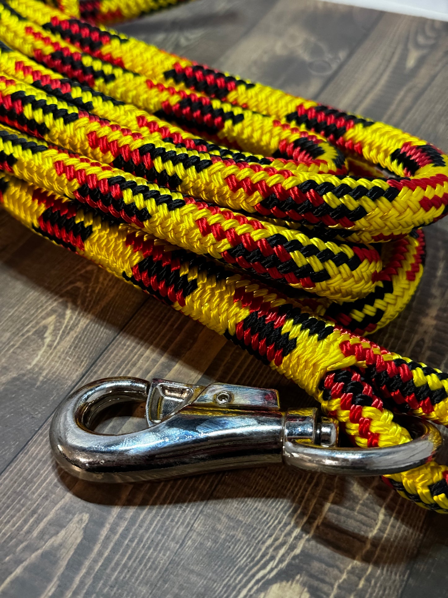 black red yellow horse lead rope krawlergrips