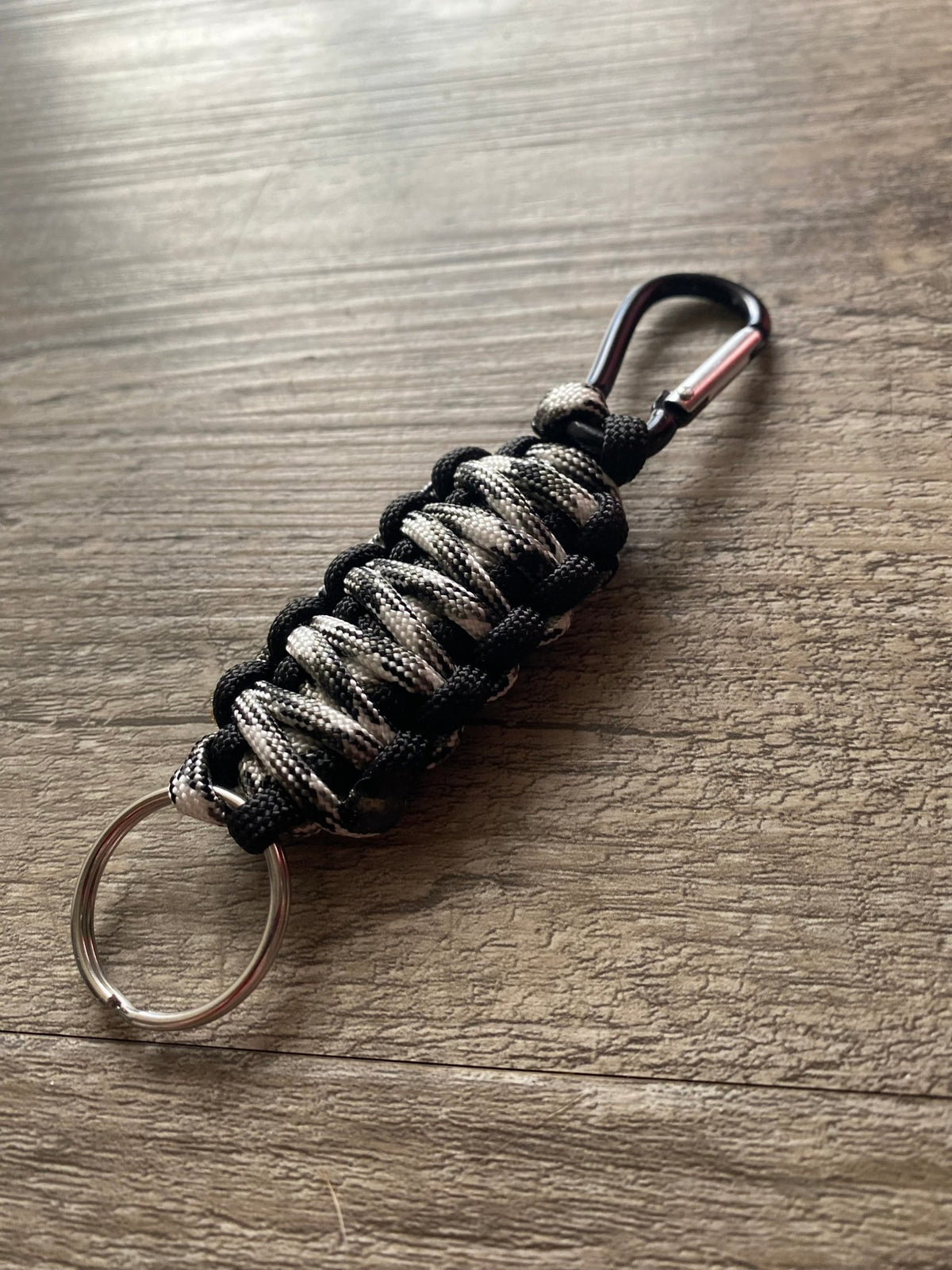 Deluxe paracord key ring in a subtle colour combination