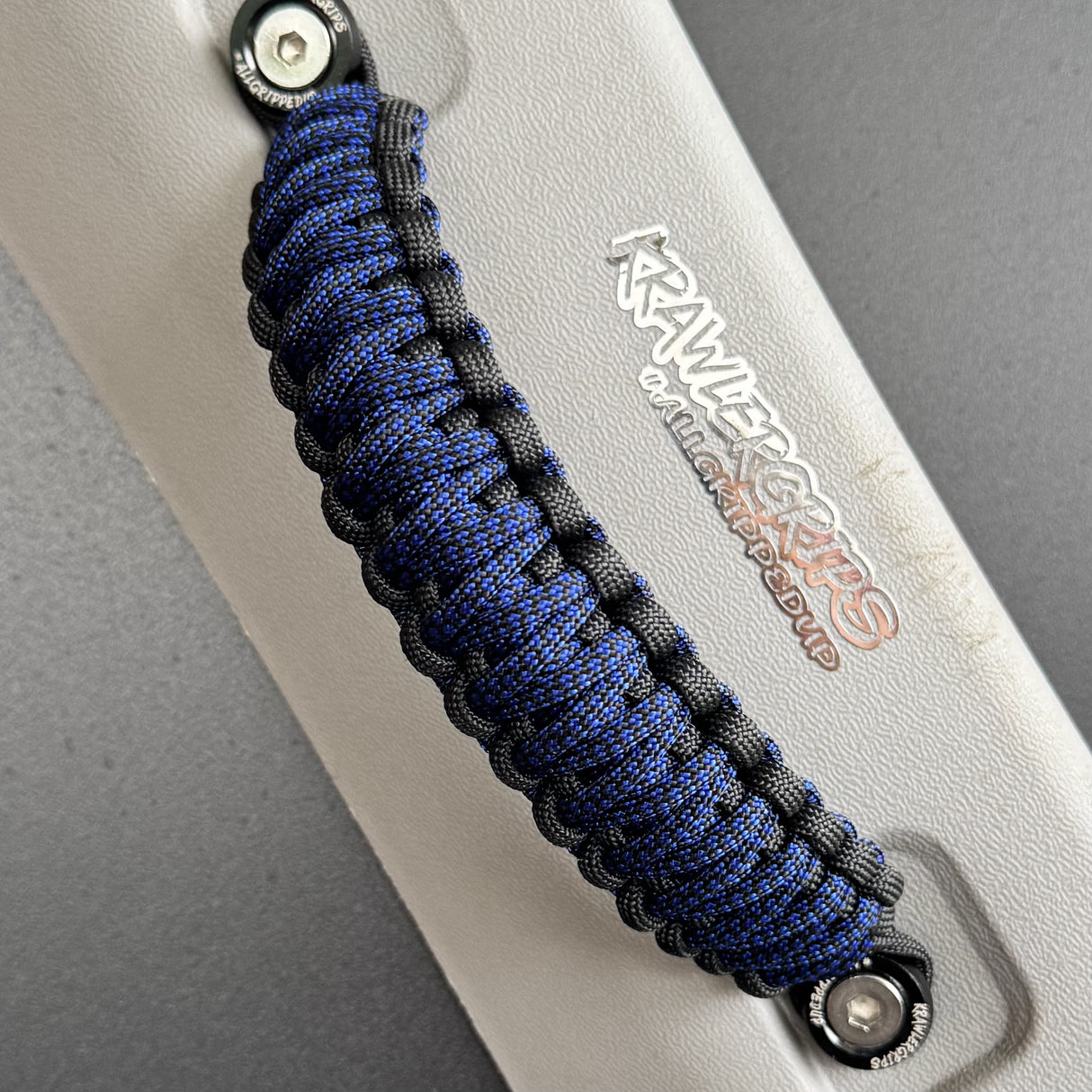 electric blue diamonds paracord grab handle