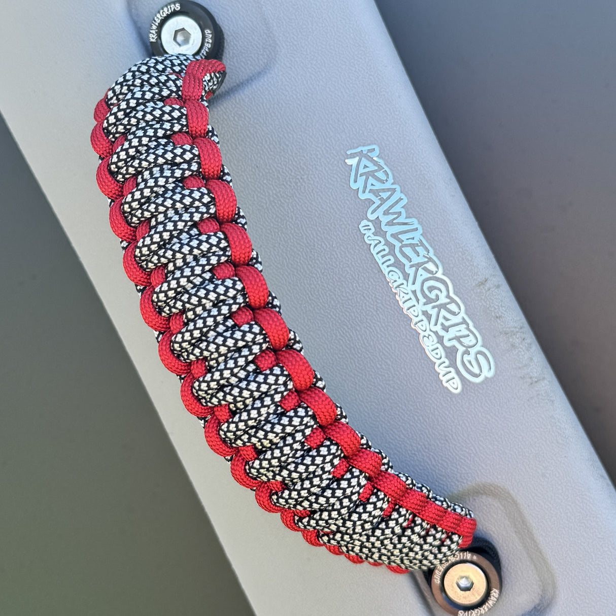Silver_and_red_handle_grip_Krawlergrips_paracord