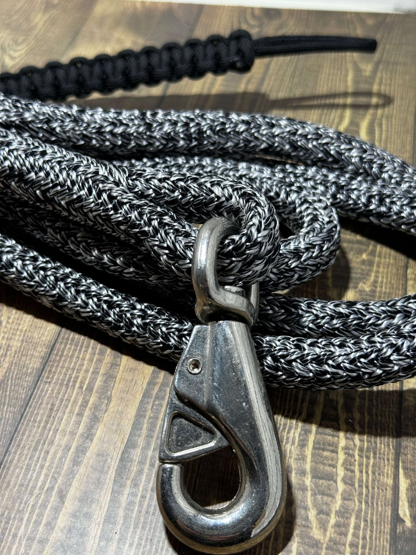 black and white horse lead rope krawlergrips