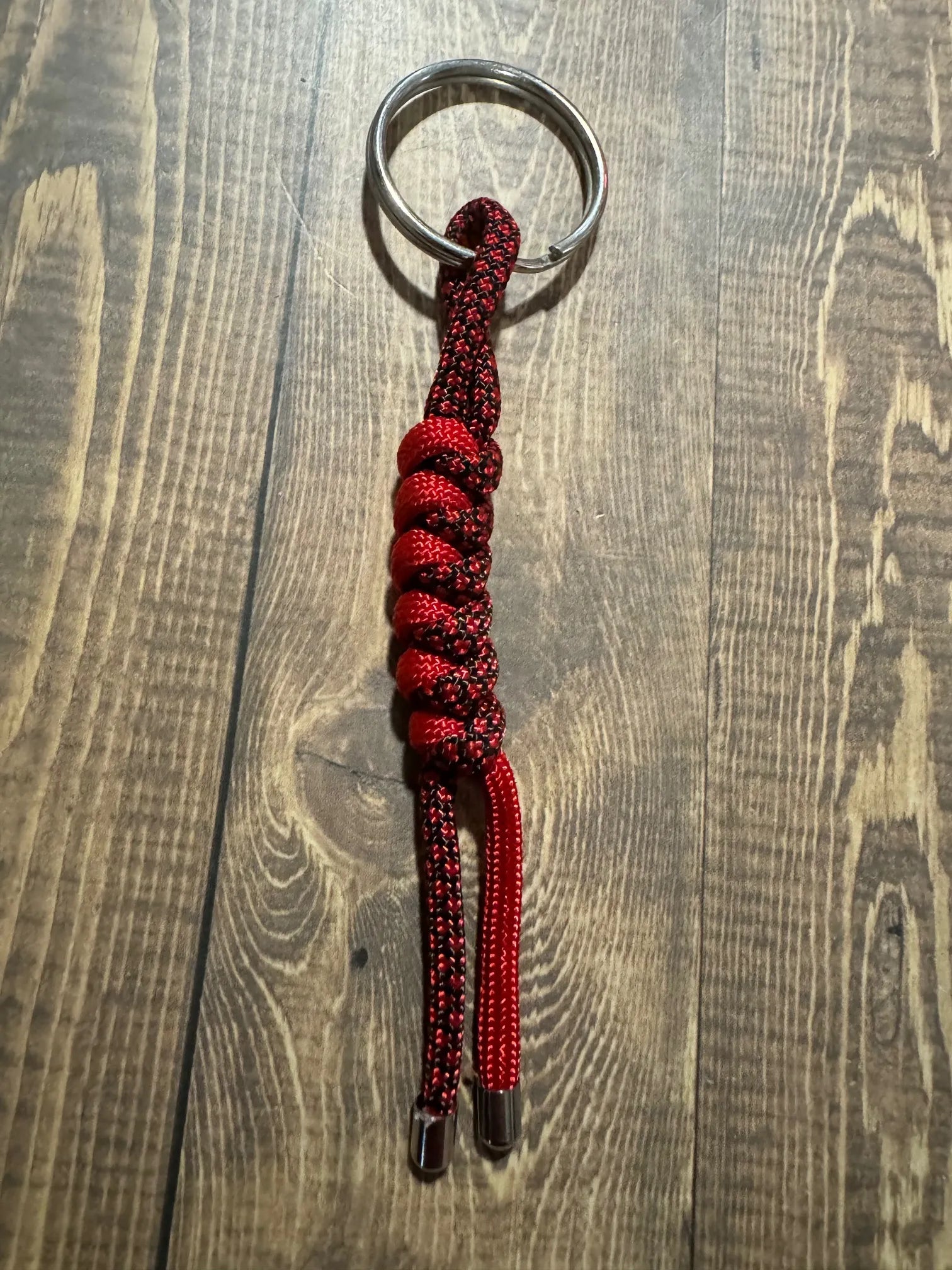 Portachiavi In Paracord Fatto A Mano – Piccolo, Con Perla A Teschio, Multicolore, UK - Foto 3