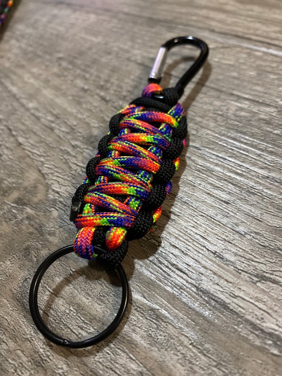 Deluxe paracord key ring in a colourful braid